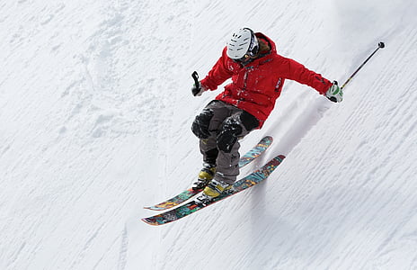 man playing skis on snow