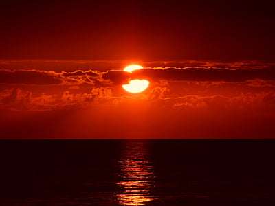 photo of ocean during golden hour