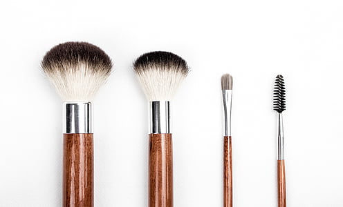 four brown handle make-up brushes