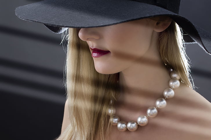 women's white beaded necklace