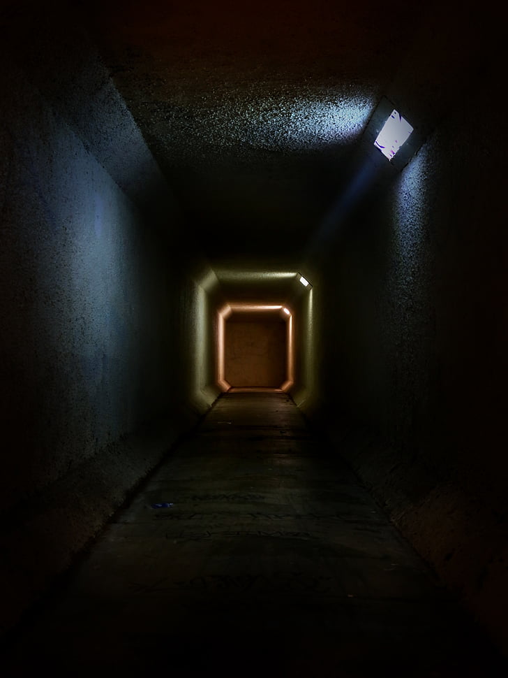 black tunnel
