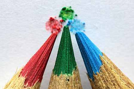 red, green, and blue drawing pens