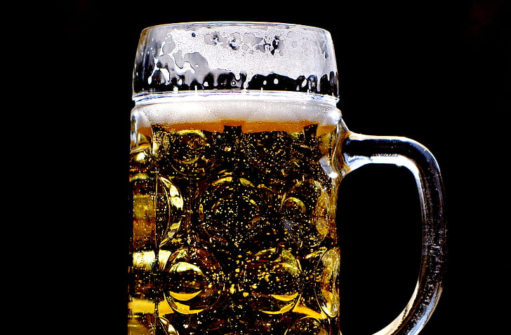 beer on clear glass beer mug