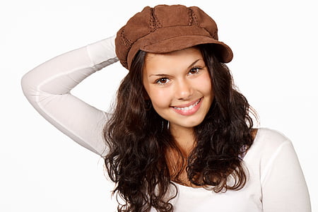woman in white scoop-neck long-sleeved top and brown hat