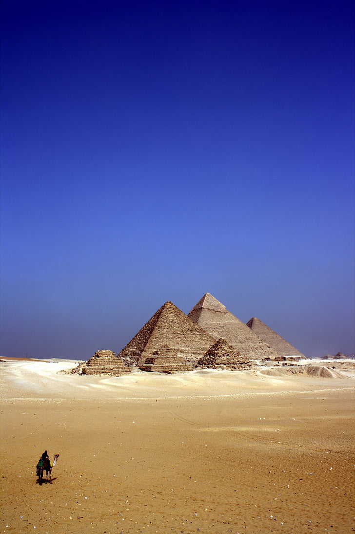 pyramid during daytime