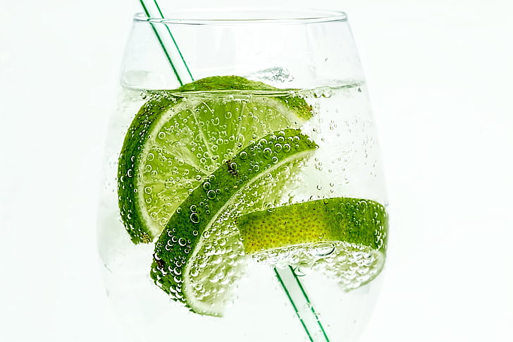 clear wine glass with sliced lemon