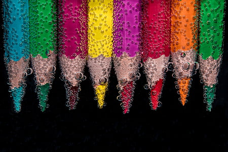 photographed of blue, green, pink, yellow, purple, and red color pencil