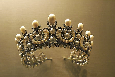 silver-colored and white pearl tiara