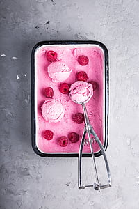 closeup photo of strawberry icecream