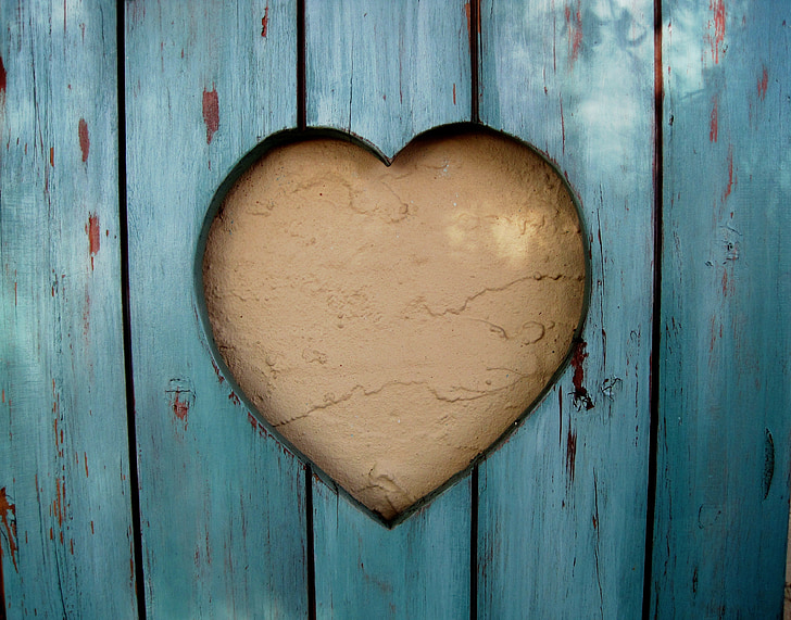 brown heart-themed wall decor