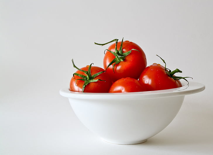 bowl of red tomatoes
