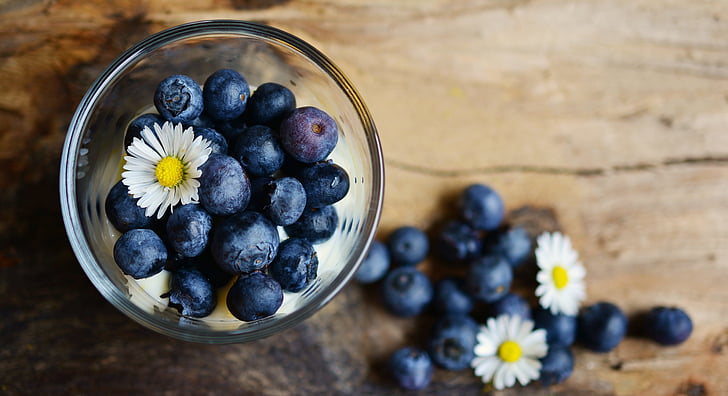 blue berries in glass cup