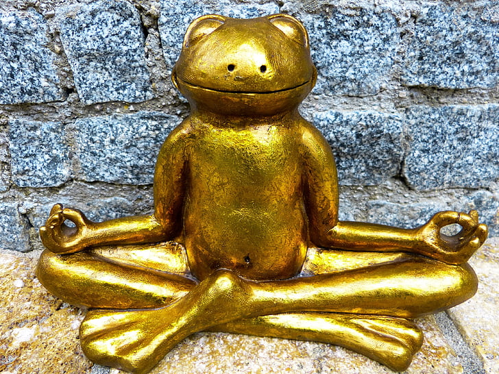 gold-colored frog figurine