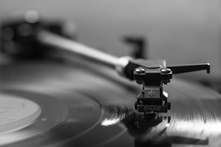 shallow focus of turntable