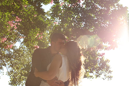 couple kissing under tree