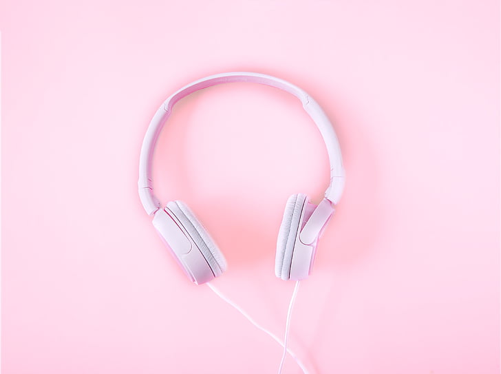 pink and white corded headphones