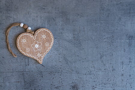 brown and white wooden floral heart pendant