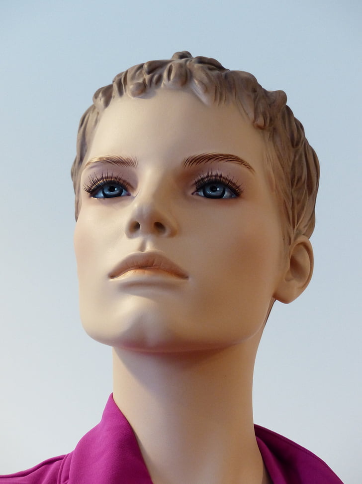 Close-up Of Mannequin Head Of Woman. Female Face With Makeup. Practice For  Hairdresser. Plastic Head Model With Short Hairstyle And Reflection In  Mirror Stock Photo, Picture and Royalty Free Image. Image 153563667.