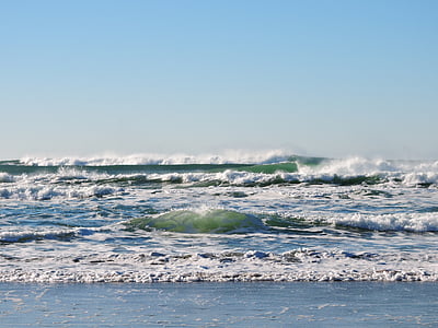 sea waves at daytime