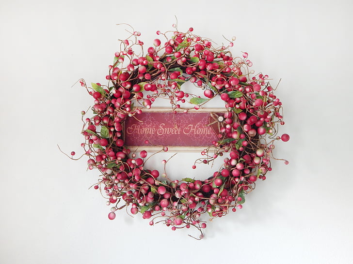 round red and green Home Sweet Home wreath