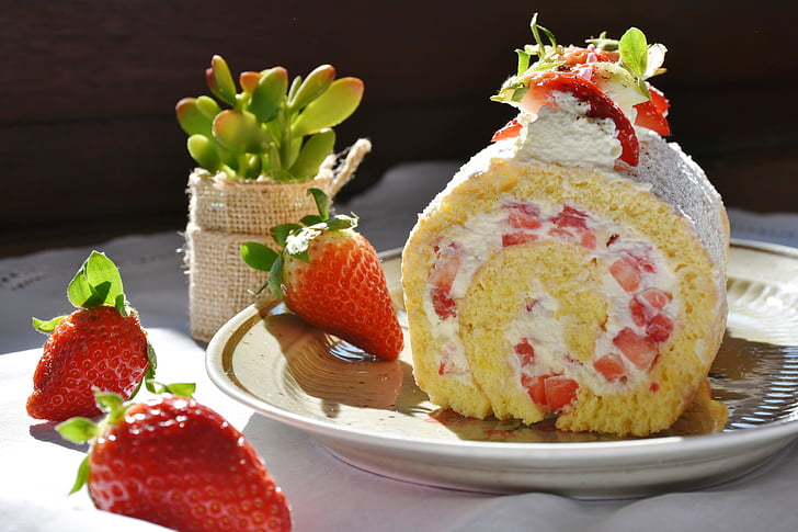 cake served in plate with strawberry