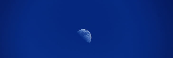 portrait photography of moon during daytime