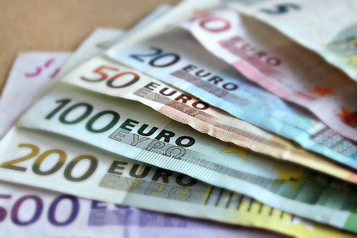 10, 20, 100, 200, and 500 Euro banknotes
