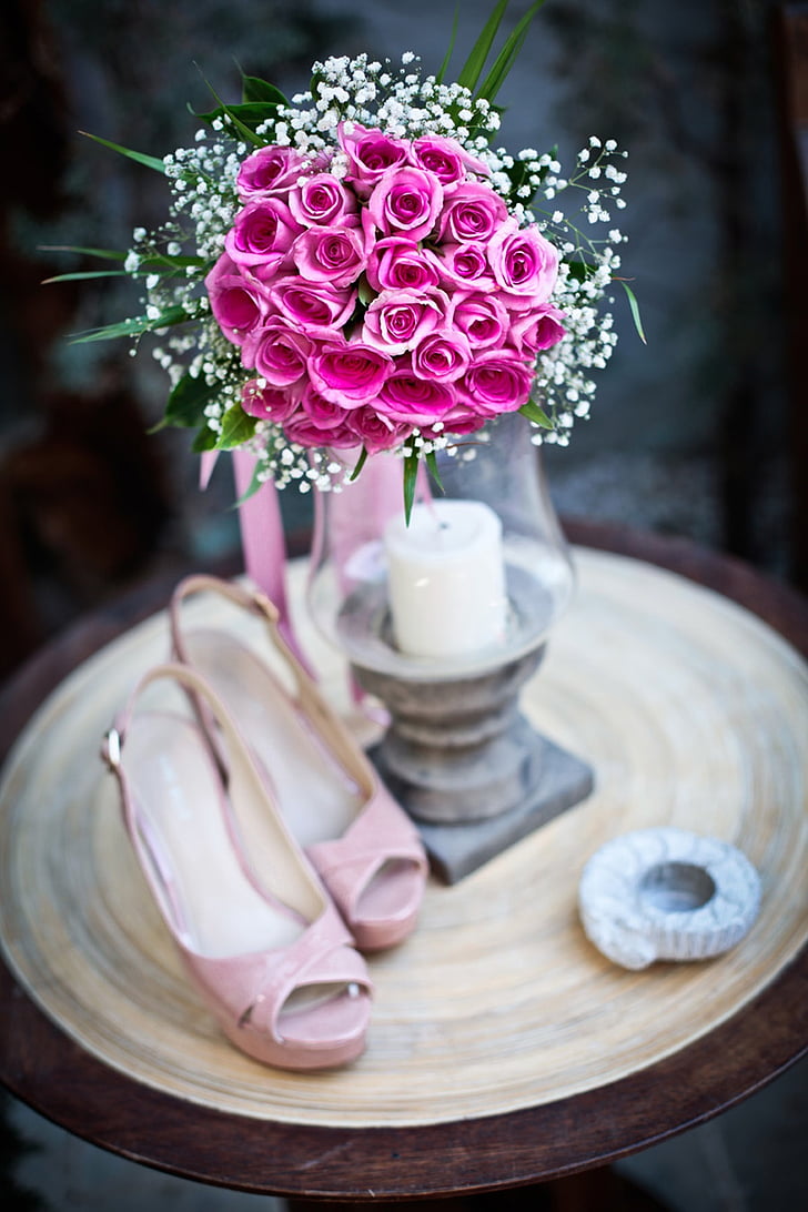 shallow focus photography of pink rose bouquet