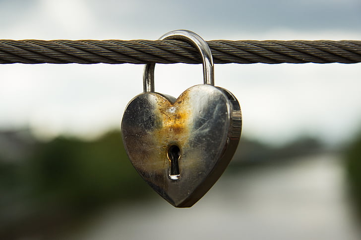 silver heart padlock