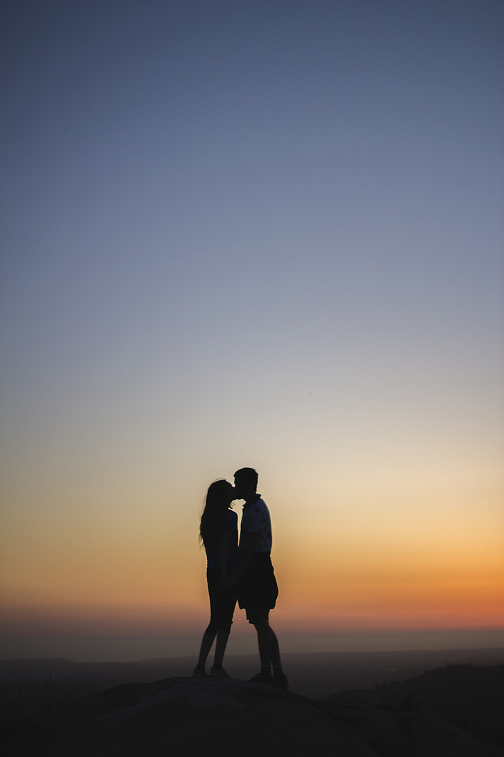 https://i0.pickpik.com/photos/781/750/409/couple-kissing-love-romance-preview.jpg