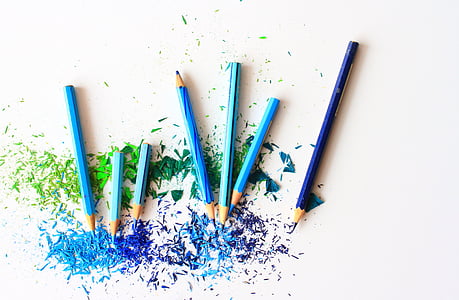 seven blue color pencils