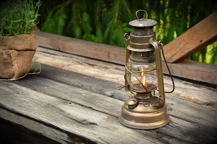 gold kerosene lamp