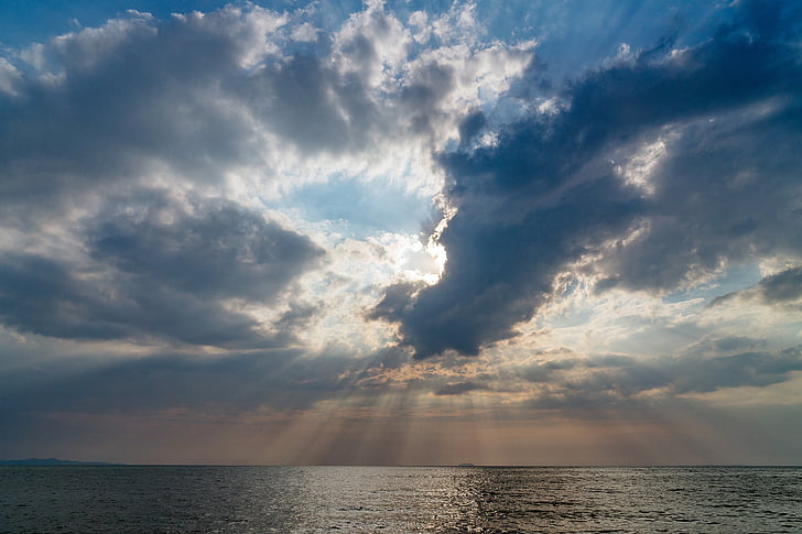 photo of crepuscular rays