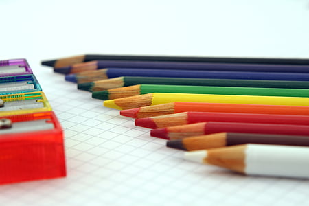closeup photography of color pencils