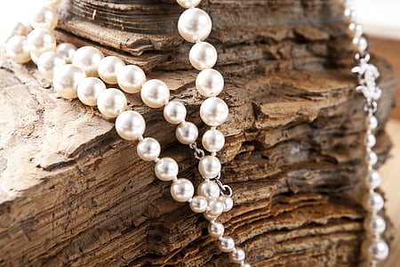 white pearl beaded necklace