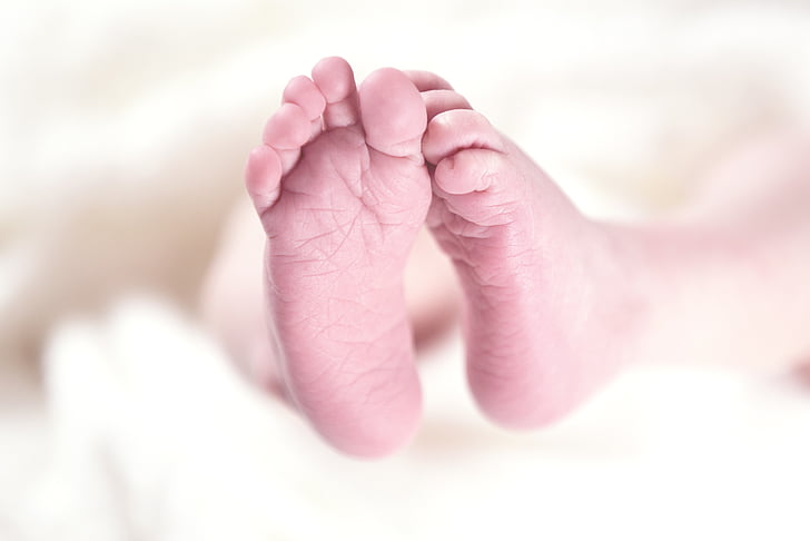 closeup photo of baby feet