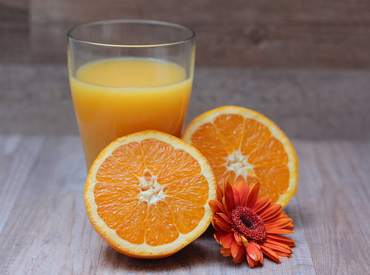 orange juice beside sliced orange fruit