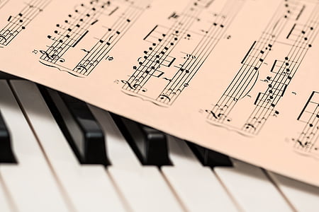 music note on piano keyboard