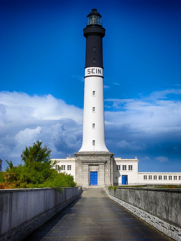 photo of white and black Sein lighthouse